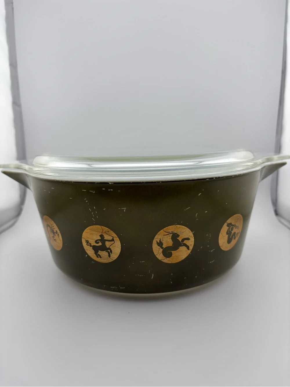 Pyrex Olive Green Zodiac 475 Casserole Dish with a lid